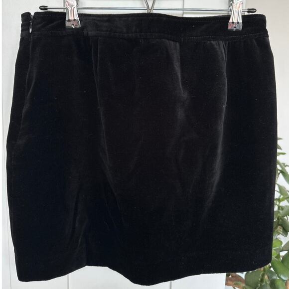 Banana Republic Sailor Style Black Velvet Velour Mini Skirt, Size 6, Like New - Picture 2 of 6